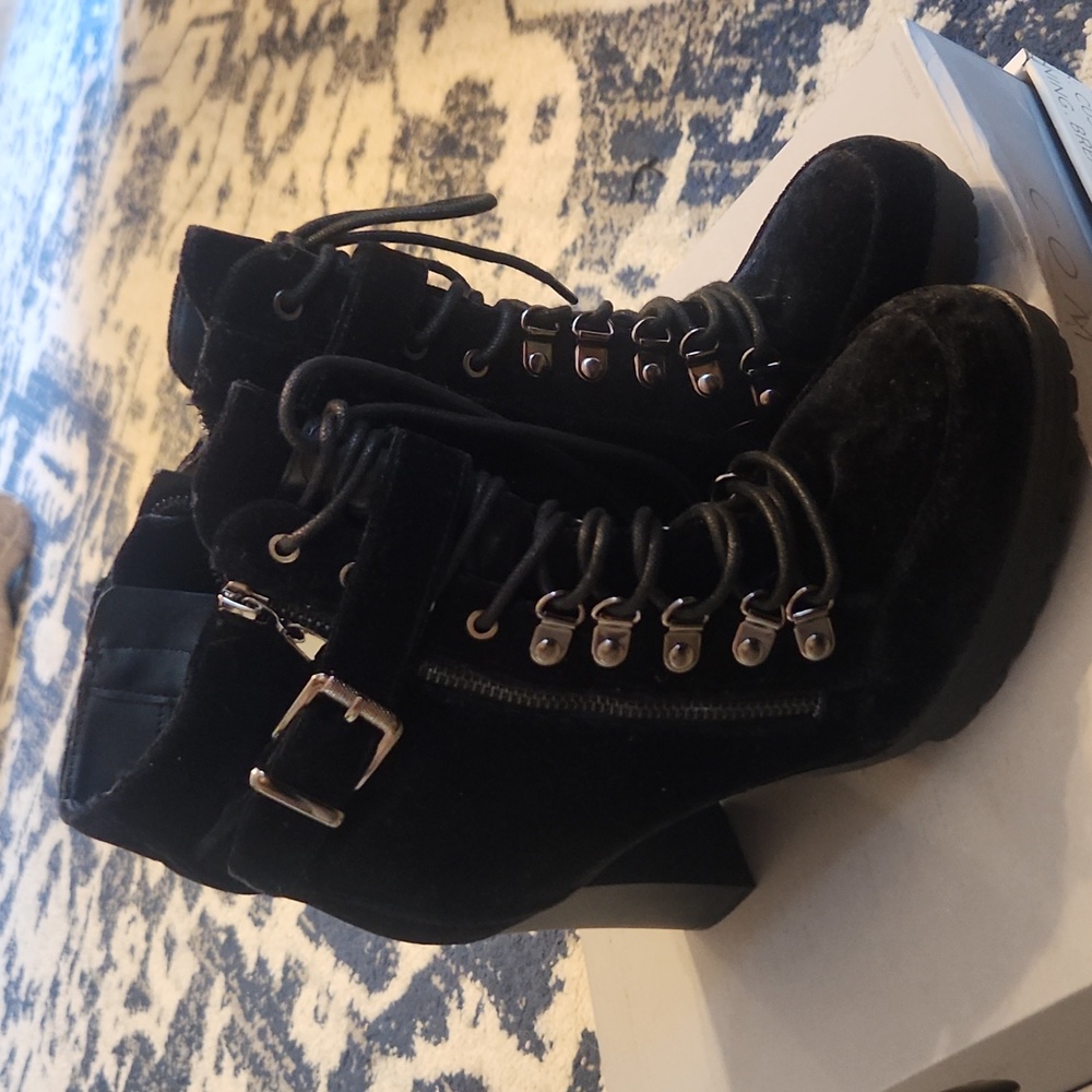 GUESS Ankle dress velour combat boots
